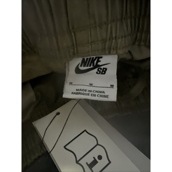 Medium Nike SB Skyring Skate Shorts Loose Fit Men’s Neon Olive Green DV9069-276 - Picture 6 of 13